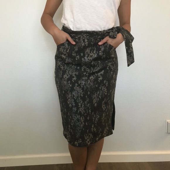 Banana Republic pencil skirt (NWT, size 4) - Picture 4 of 11